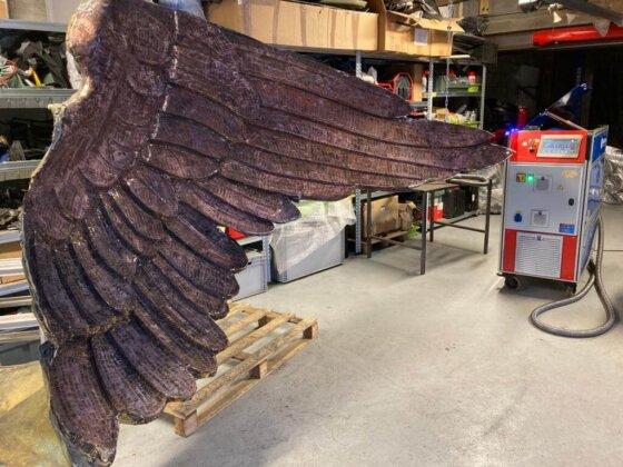 Cleaning laser decoating historical objects