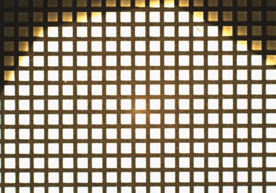 Mikrovrtání polymeru laserem