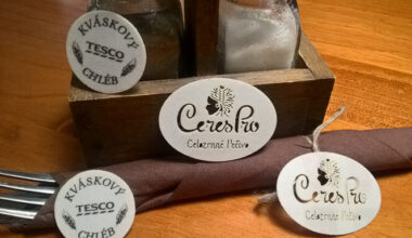 Edible paper cut with laser to be put on pastry