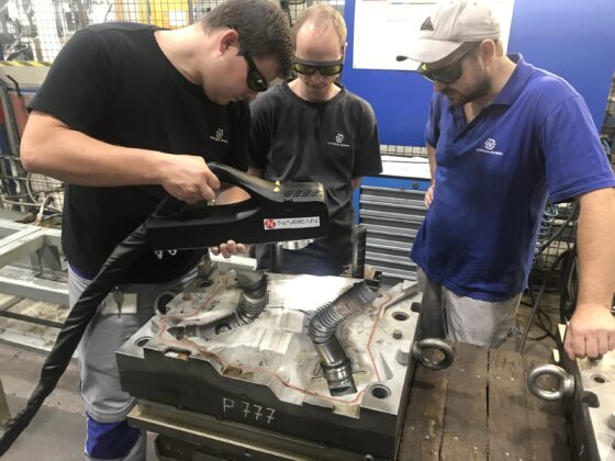 Handheld laser cleaning industrial mould