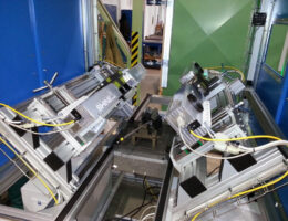 Inside fiber laser cleaning cell designed for surface degreasing