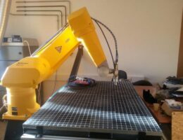 600W fiber welding laser mounted on robotic arm