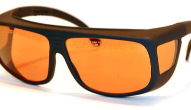 Laser safety goggles