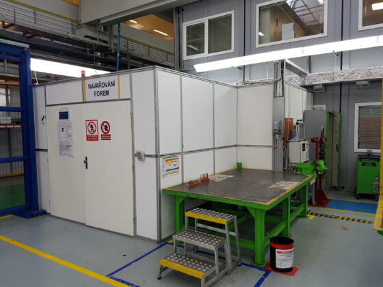 Industrial mold welding cell