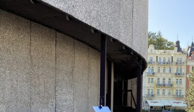 Laser cleaning of stone facades