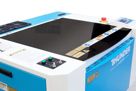 CO2 laserová řezačka