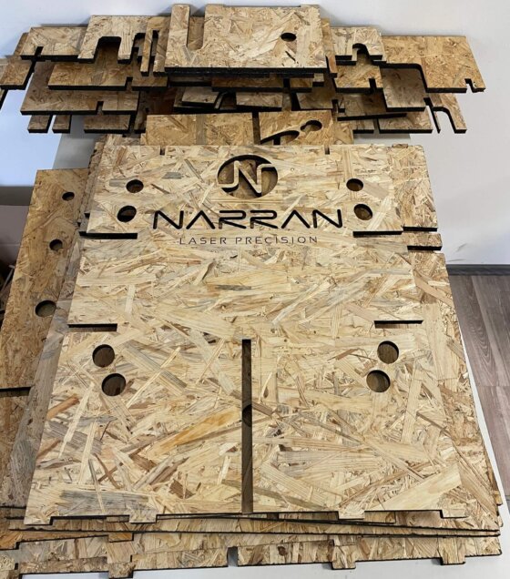 Řezání dřevotřísky laserem