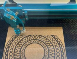 Laserové gravírování korku