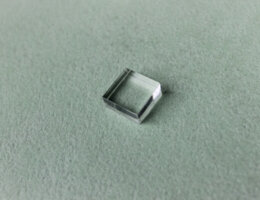 Řezání PMMA laserem