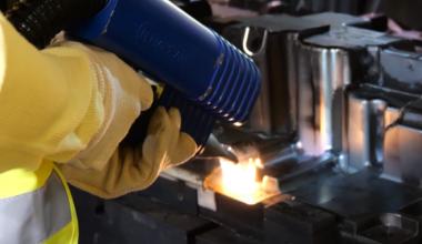 Aplikace čisticího laseru