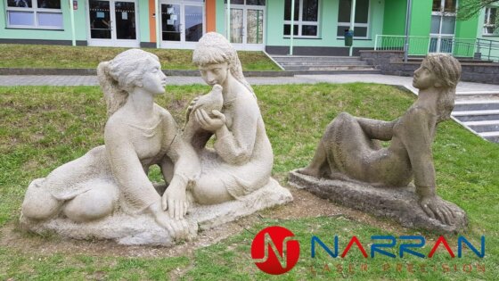 Laser cleaning statue