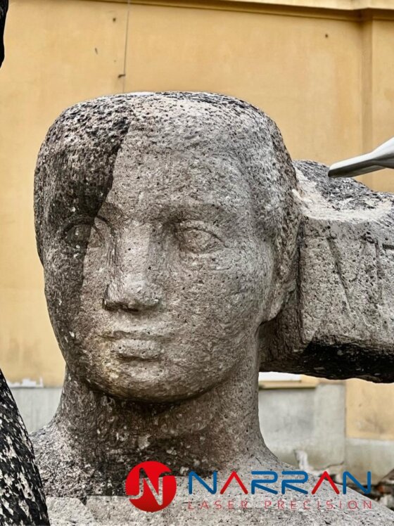 Laser cleaning statue