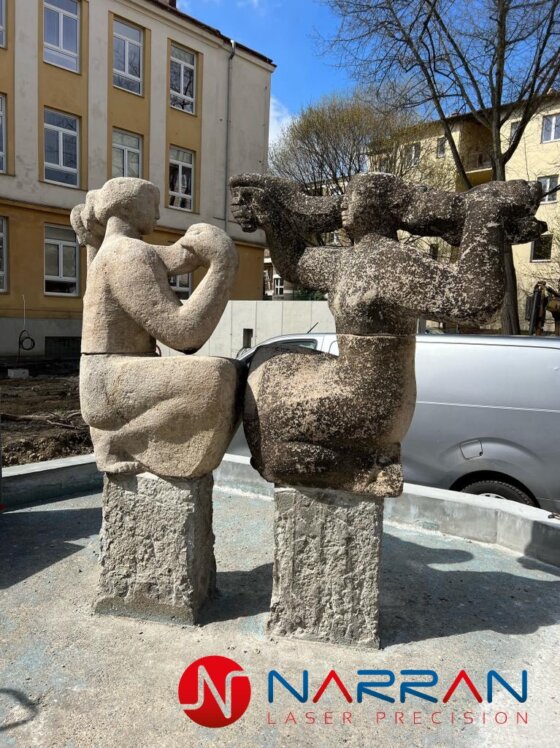 Oxidized statues cleaned by laser