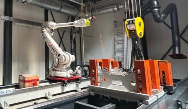 vysoce výkonné laserové řešení se dvěma optickými výstupy a speciálními navařovacími hlavami