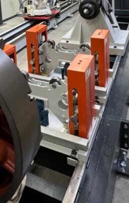 6kW vláknový laser vybaveným dvěma optickými výstupy