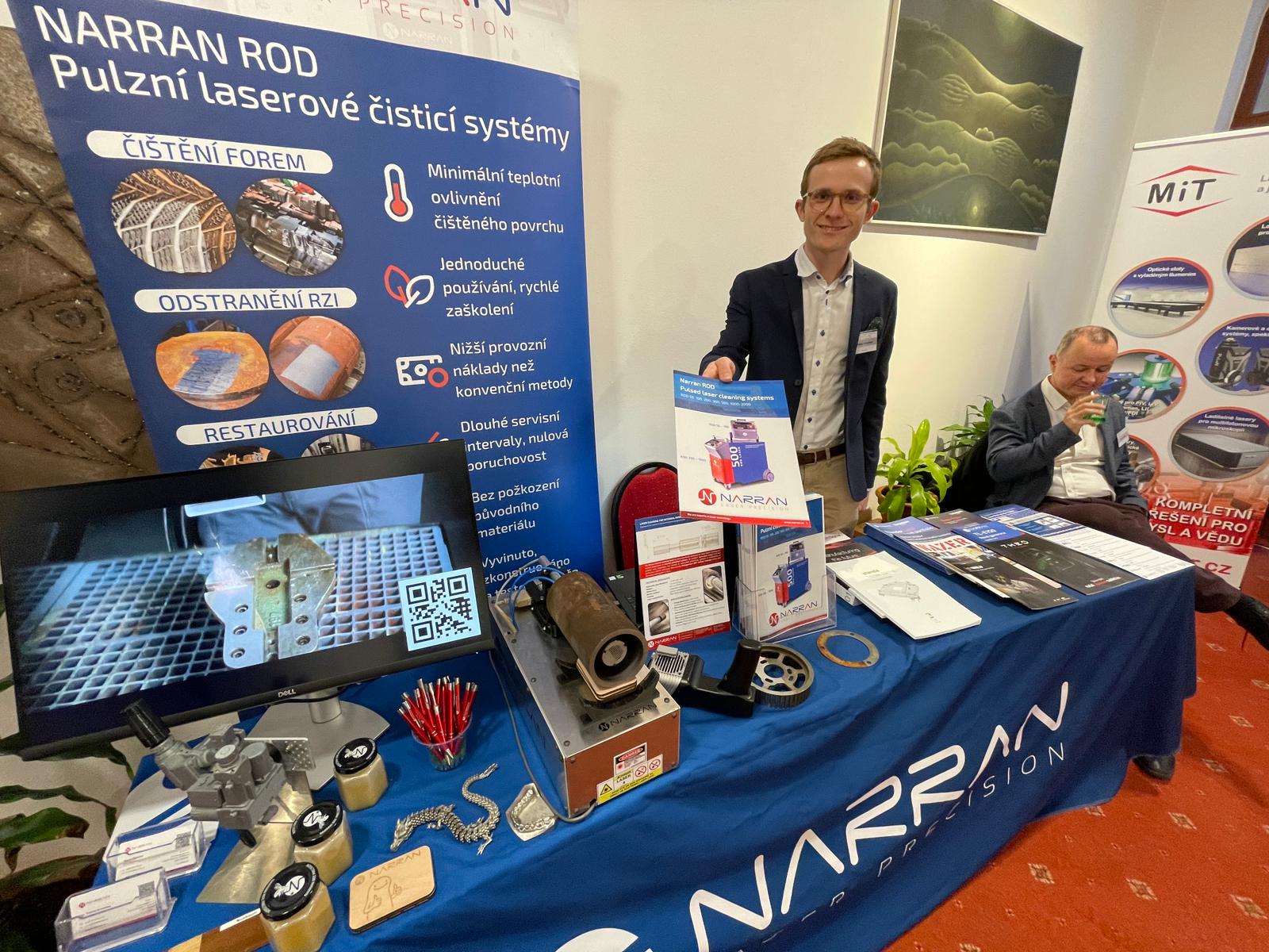 Stánek Narran s pulzními lasery ROD na konferenci LASER 65