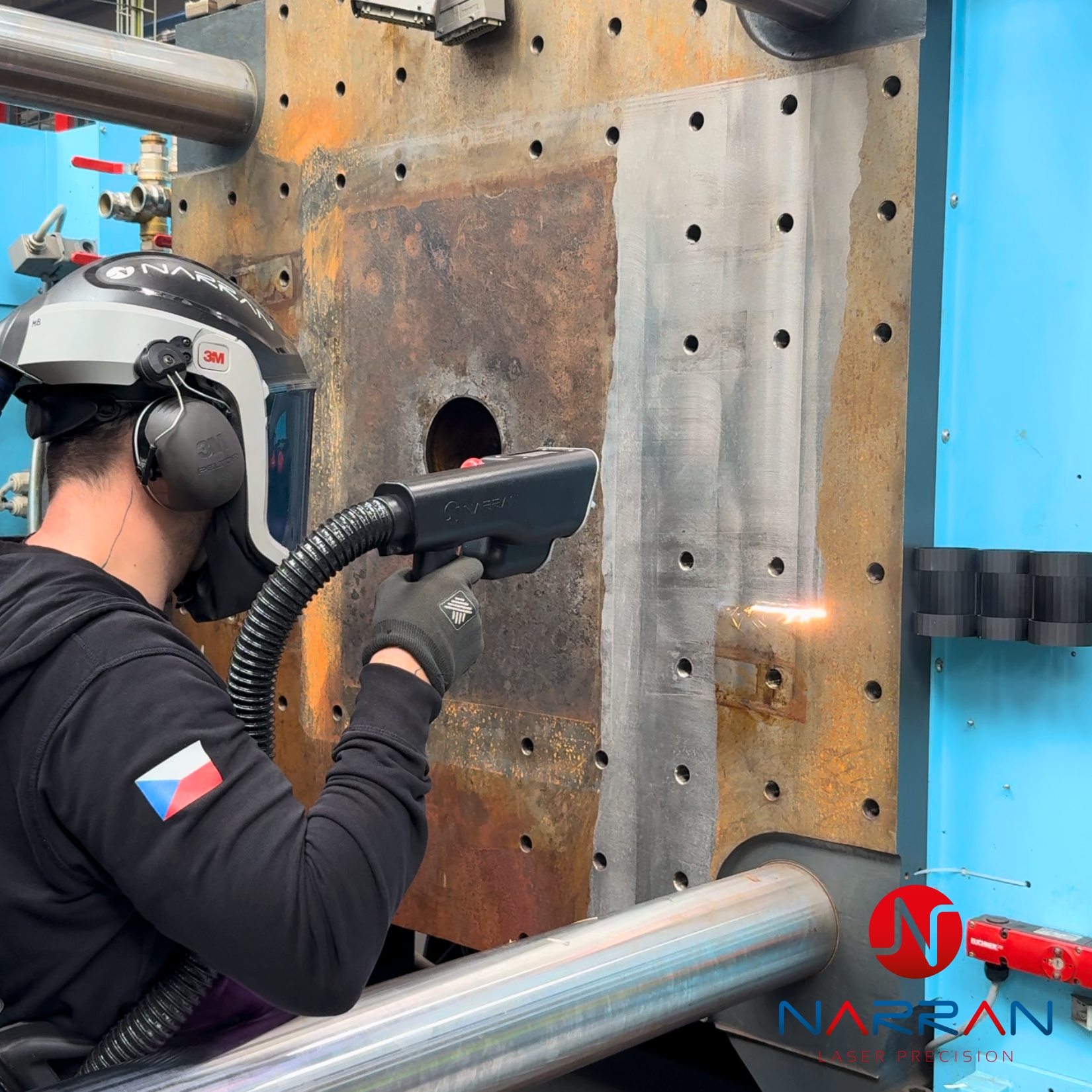 Laser cleaning of injection mold using handheld laser